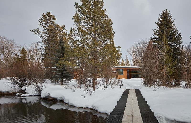 They added a guest house that begins with a short walk over a bridge