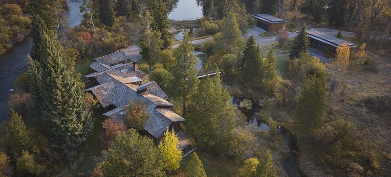 They added a guest house that begins with a short walk over a bridge