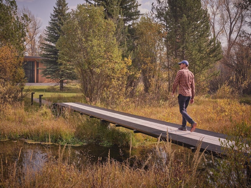 They added a guest house that begins with a short walk over a bridge