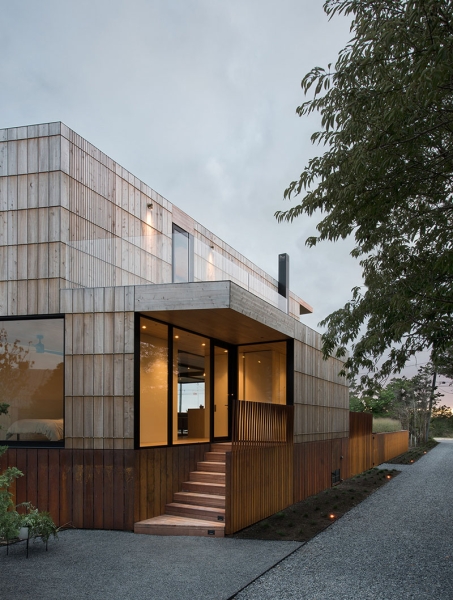 Why this beach house feels like a lookout