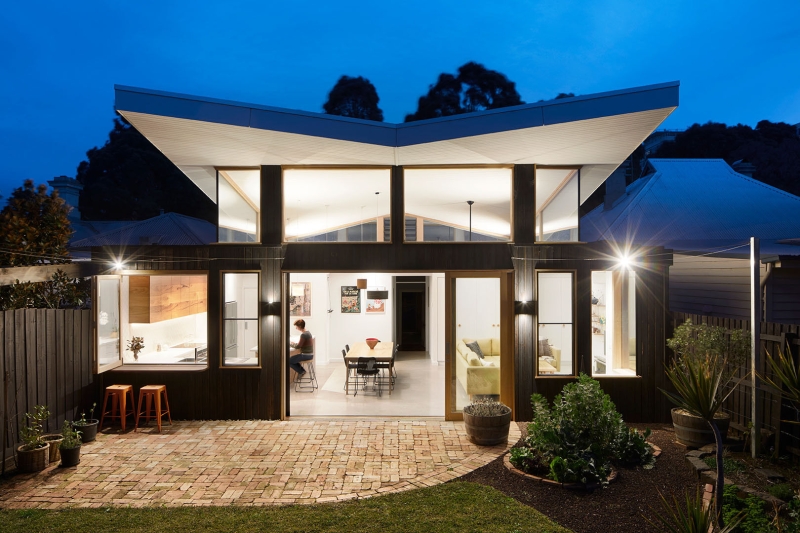 A Roof With a Twist: The Melbourne Home Built for Life in the Light