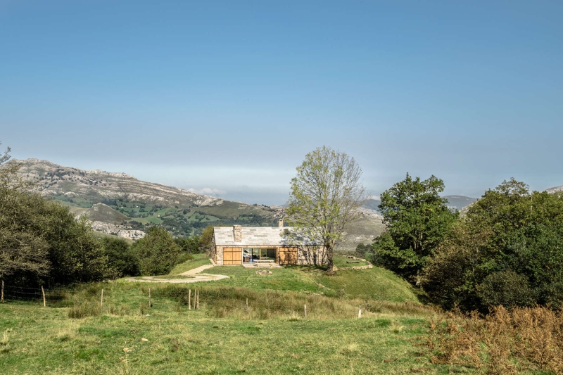 A Slow Life in Spain: The Architect Who Built Her Dream Cottage in the Mountains