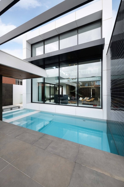 Bamboo-Patterned Concrete Walls Express The Personality Of This Home