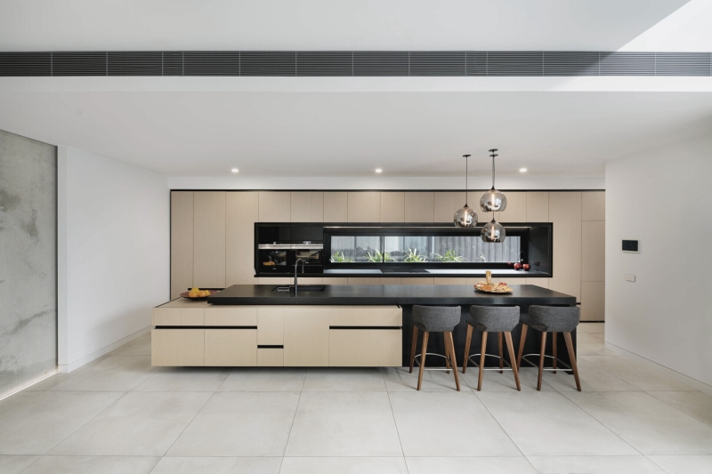 Bamboo-Patterned Concrete Walls Express The Personality Of This Home