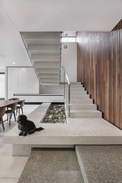 Bamboo-Patterned Concrete Walls Express The Personality Of This Home