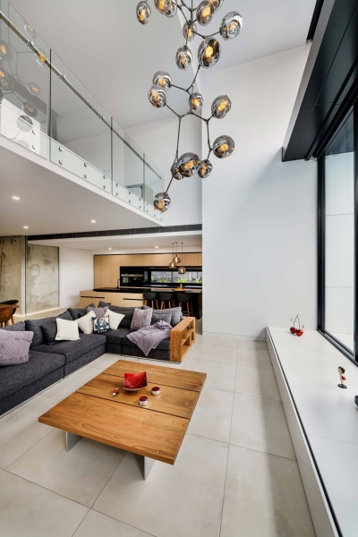 Bamboo-Patterned Concrete Walls Express The Personality Of This Home