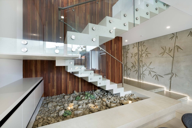 Bamboo-Patterned Concrete Walls Express The Personality Of This Home