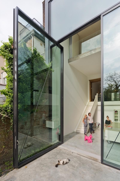 Beyond Hinges: How Pivoting Doors Are Redefining Modern Spaces