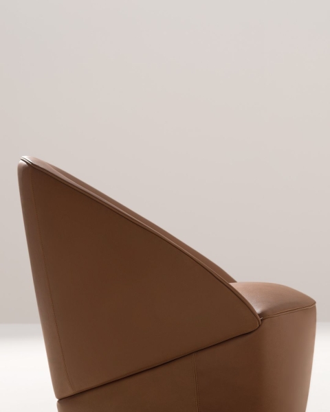 Desiree’s TE armchair embraces you like a soft, gentle gesture of care