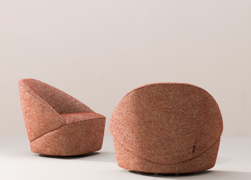 Desiree’s TE armchair embraces you like a soft, gentle gesture of care