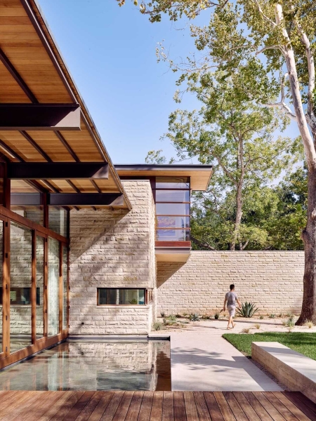 From dock to fireplace: A look inside the sleek Texas home that blends nature and design