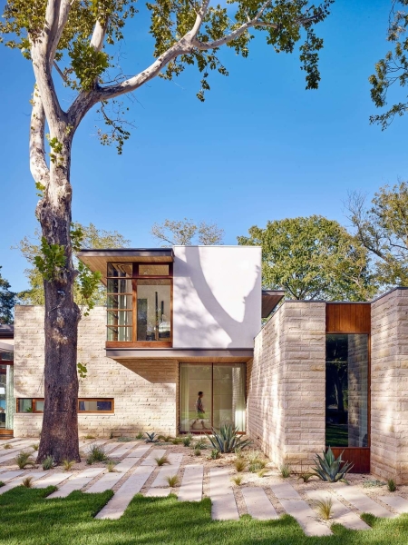 From dock to fireplace: A look inside the sleek Texas home that blends nature and design