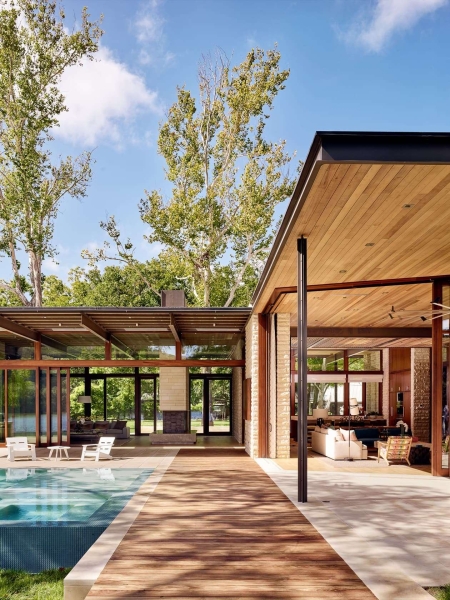 From dock to fireplace: A look inside the sleek Texas home that blends nature and design