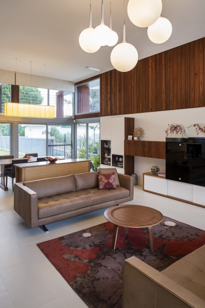 How Mid-Century Modern Design Inspired This Contemporary Home