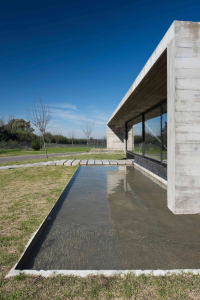 If You’re Obsessed with Concrete, You’ll Want to See This House