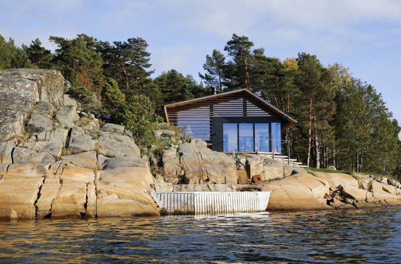 Inside a Peaceful Modern Cabin by the Water’s Edge