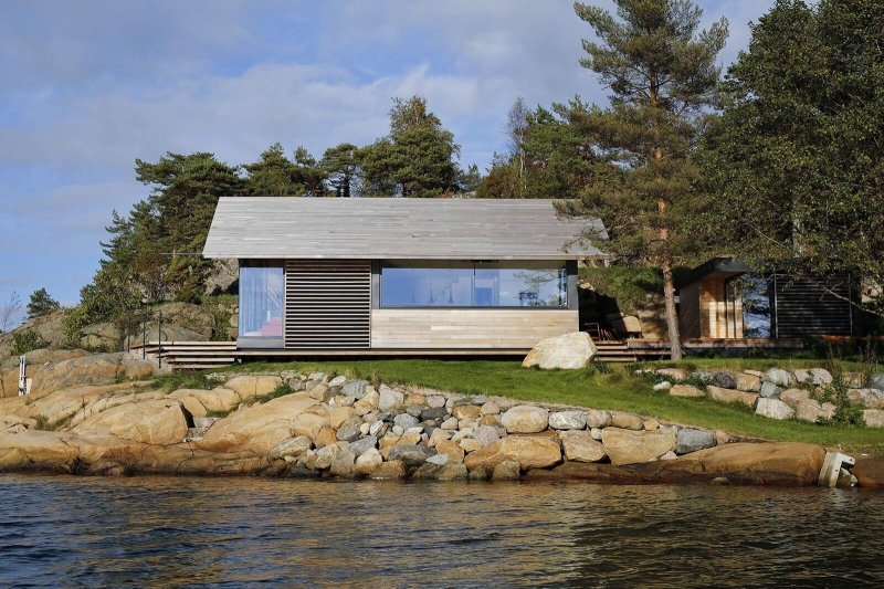 Inside a Peaceful Modern Cabin by the Water’s Edge
