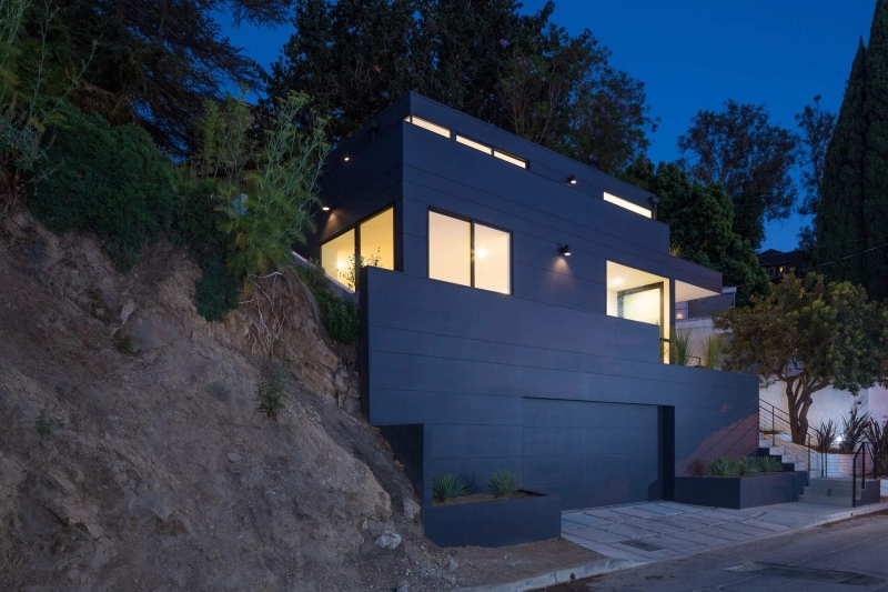 Inside The Dramatic Black House Hidden in the Hills