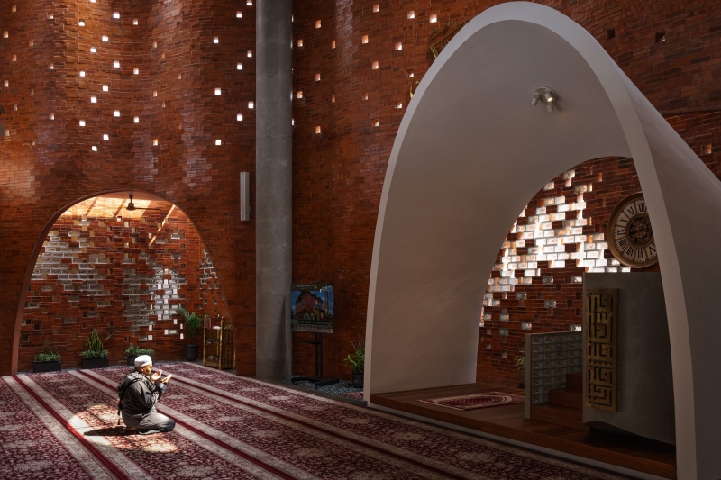 Jami At-Taqwa Mosque Cibinong | Ismail Solehudin Architecture