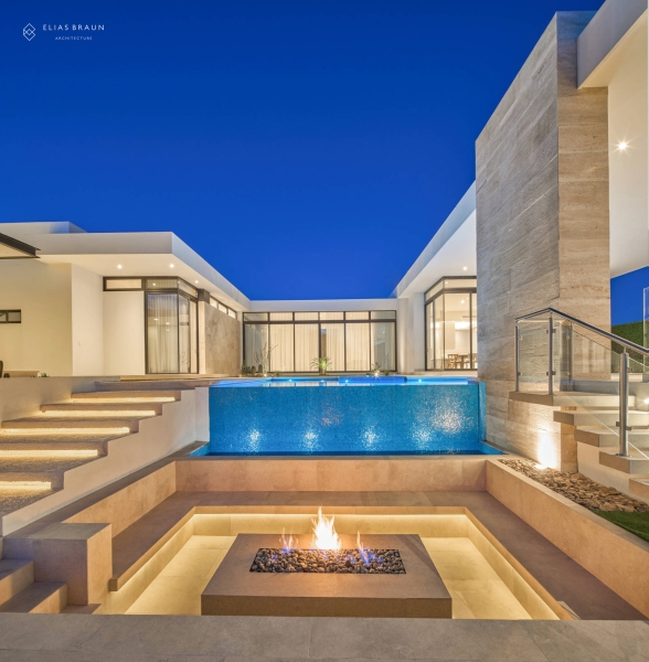 Resort looks without leaving home, a courtyard compound built for two signals quiet status