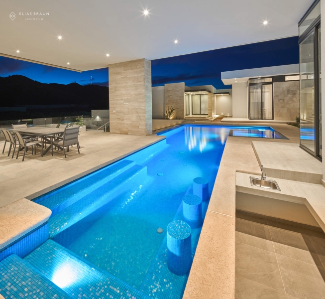 Resort looks without leaving home, a courtyard compound built for two signals quiet status