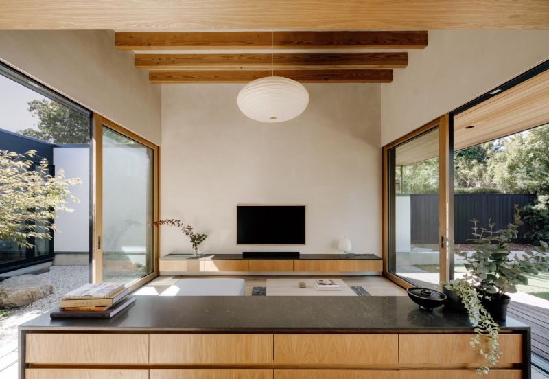 This Courtyard House Wraps Around Quiet Gardens