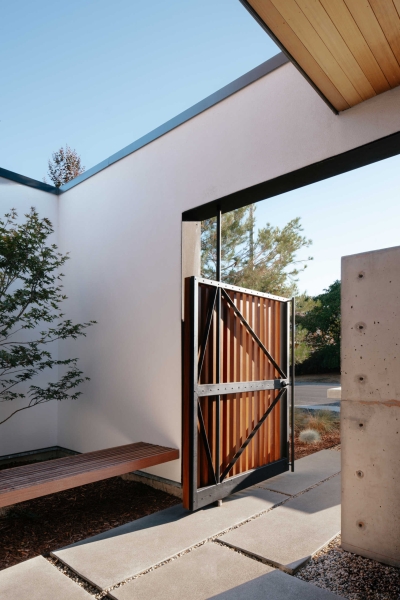 This Courtyard House Wraps Around Quiet Gardens