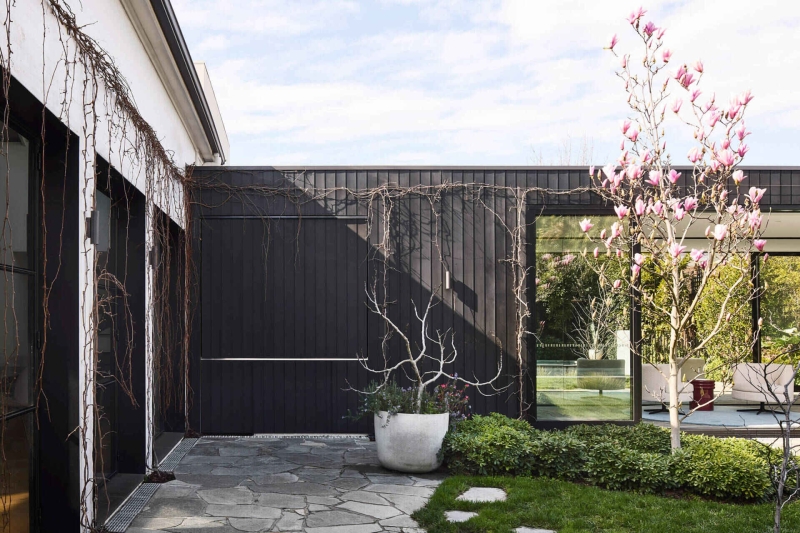This Modern Extension Reconnects a Victorian House to the Garden