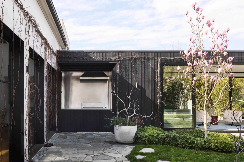 This Modern Extension Reconnects a Victorian House to the Garden