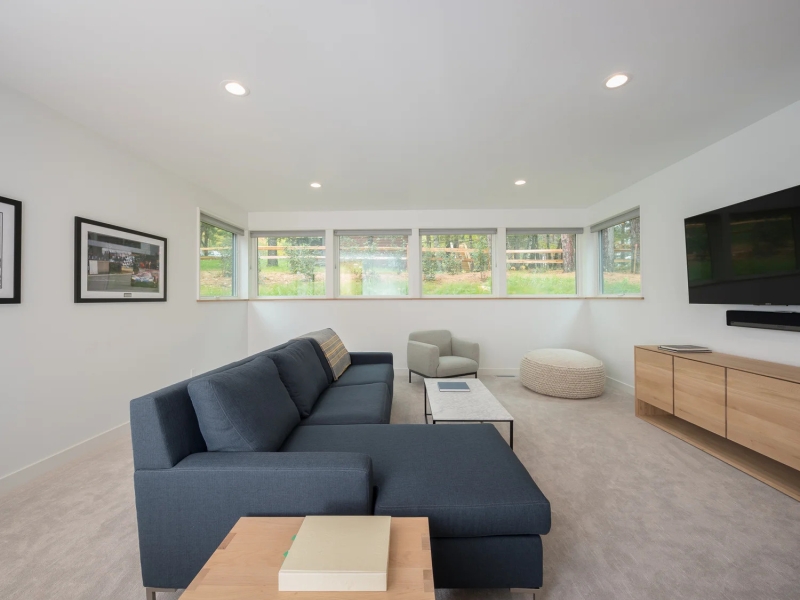 Where Light Meets Wood: A Modern Minnesota Lake House That Feels Effortless