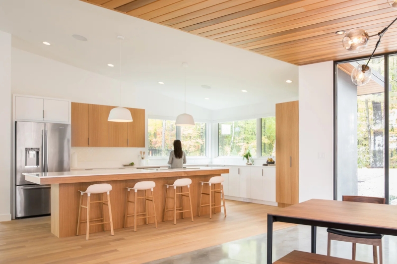 Where Light Meets Wood: A Modern Minnesota Lake House That Feels Effortless