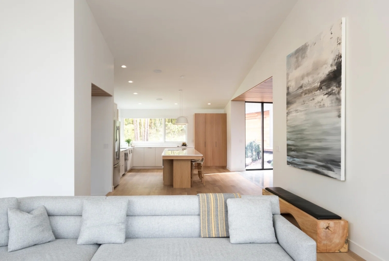 Where Light Meets Wood: A Modern Minnesota Lake House That Feels Effortless