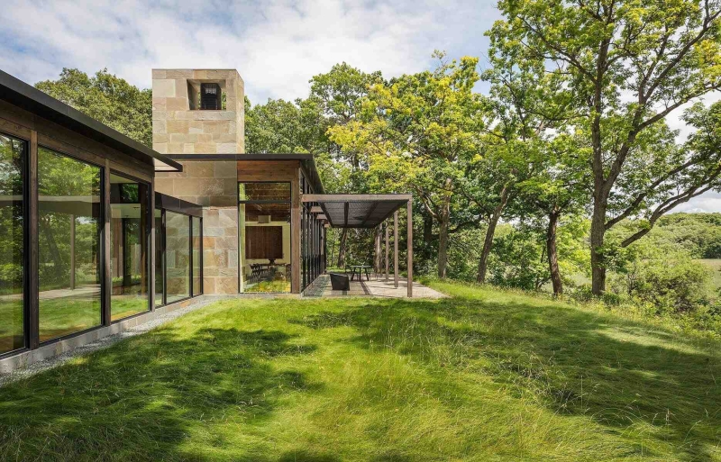 A Quiet Luxury Home in the Woods With a Shed That Almost Disappears