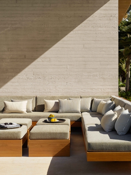 From Coral Concrete to Copper Screens: The Hawaii Beach Home That Breathes With the Ocean