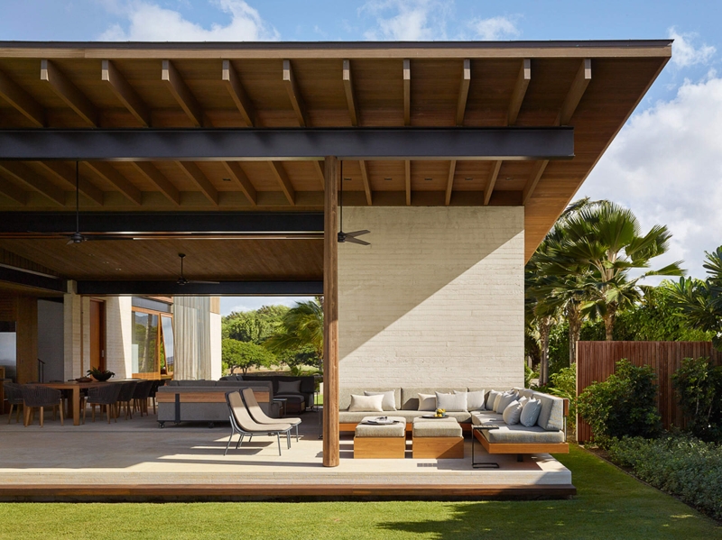 From Coral Concrete to Copper Screens: The Hawaii Beach Home That Breathes With the Ocean