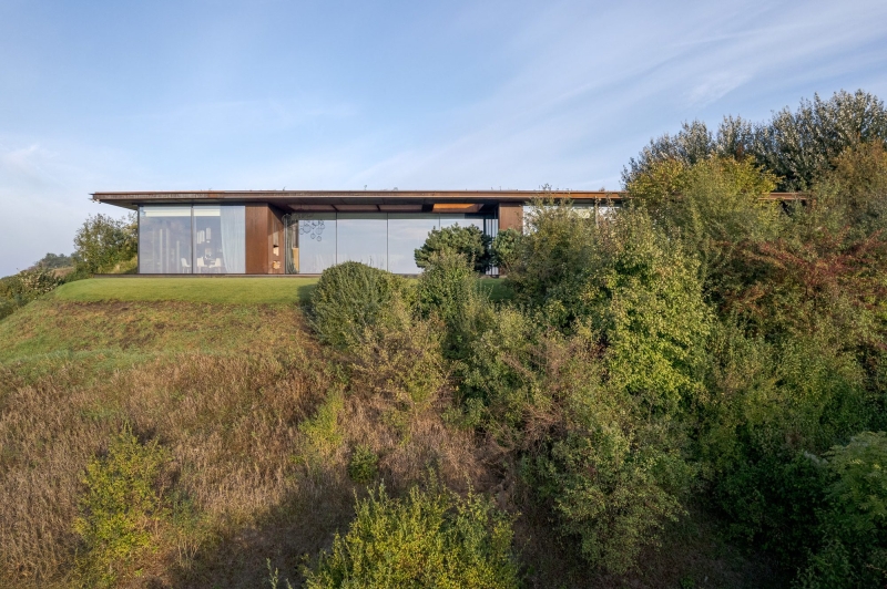 House in the Slope | 77 Studio architecture