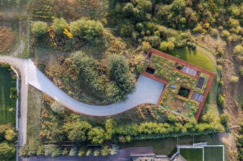 House in the Slope | 77 Studio architecture