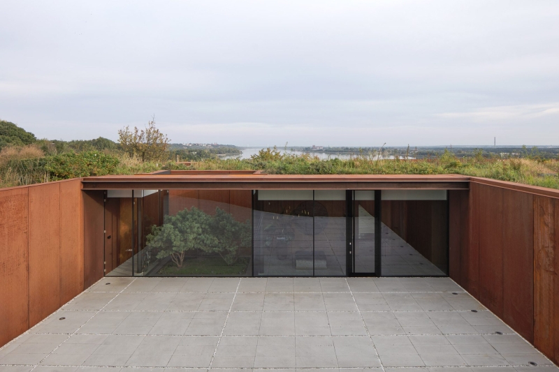 House in the Slope | 77 Studio architecture