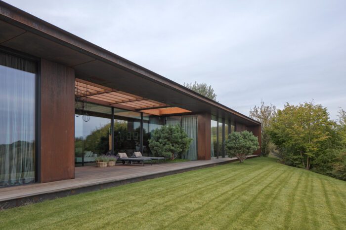 House in the Slope | 77 Studio architecture