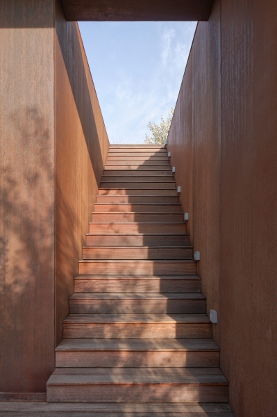 House in the Slope | 77 Studio architecture