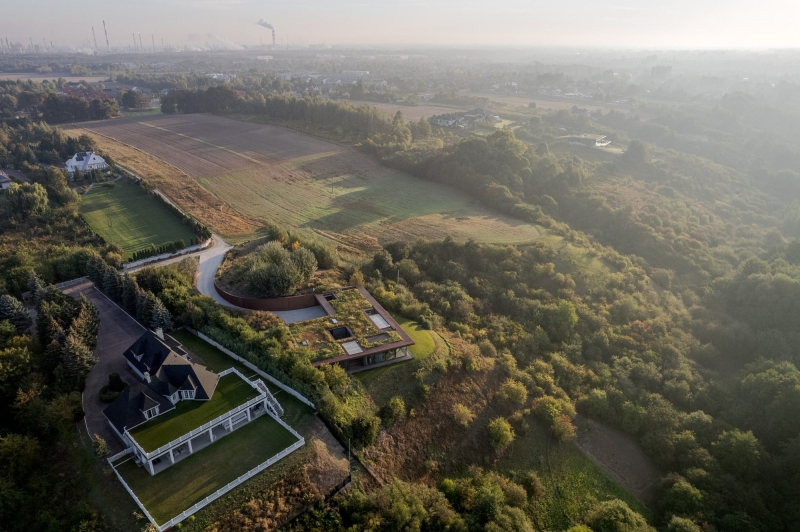 House in the Slope | 77 Studio architecture