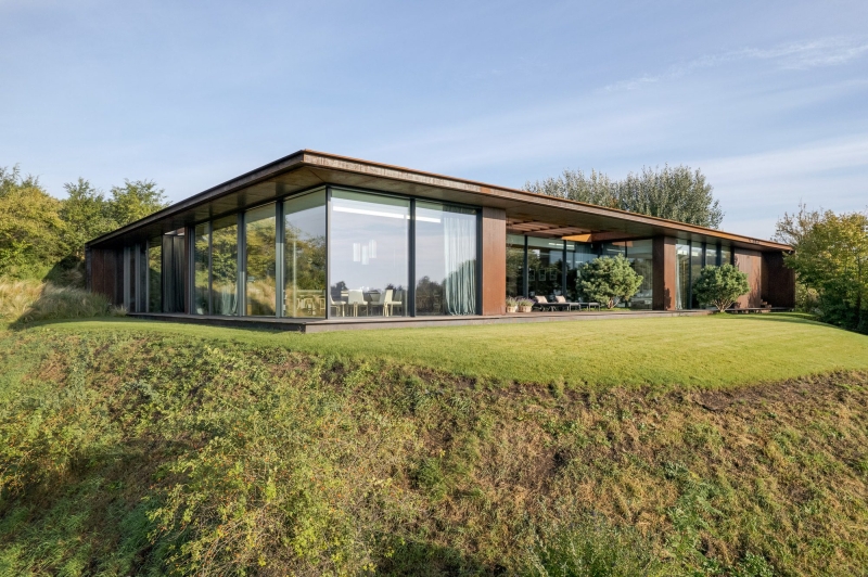 House in the Slope | 77 Studio architecture