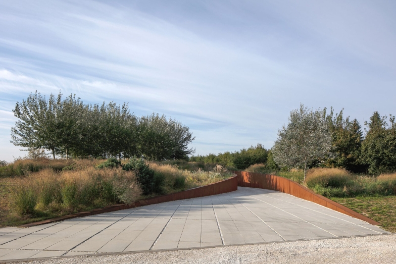 House in the Slope | 77 Studio architecture