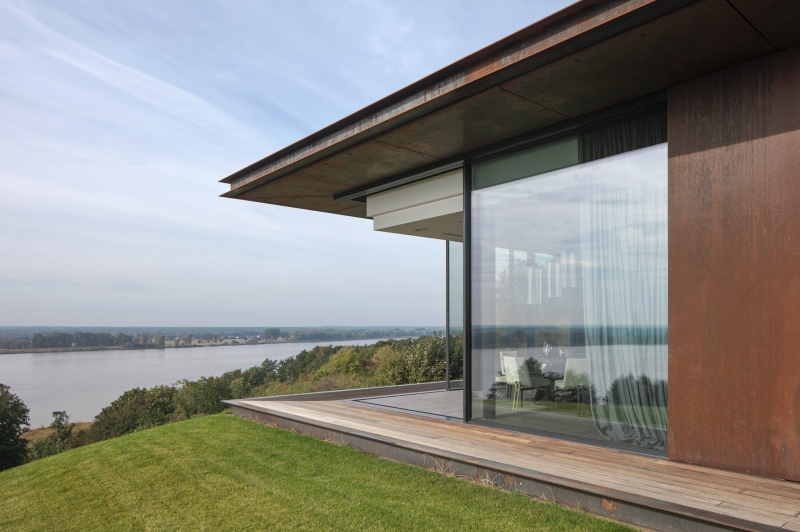 House in the Slope | 77 Studio architecture