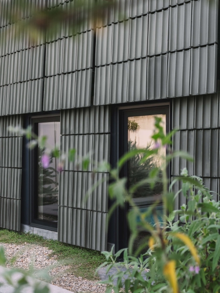 How A Backyard ADU Became a Showcase for Terracotta Craft