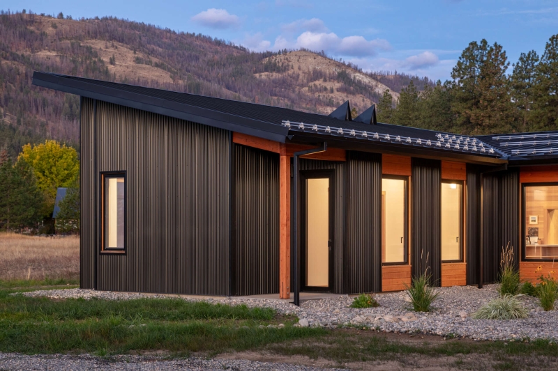 Inside a Mountain Home That Balances Style, Safety, and Nature