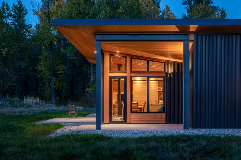 Inside a Mountain Home That Balances Style, Safety, and Nature