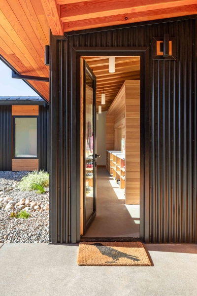 Inside a Mountain Home That Balances Style, Safety, and Nature