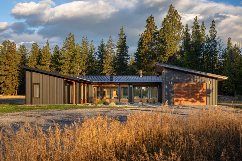 Inside a Mountain Home That Balances Style, Safety, and Nature