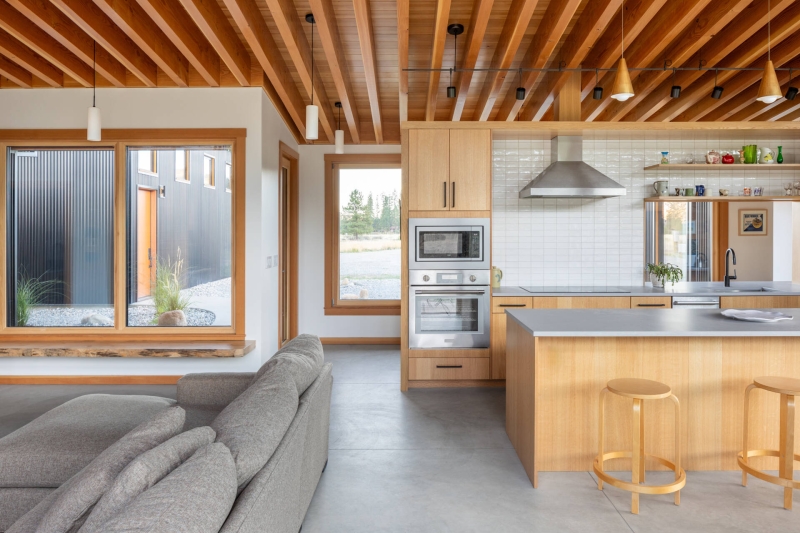 Inside a Mountain Home That Balances Style, Safety, and Nature